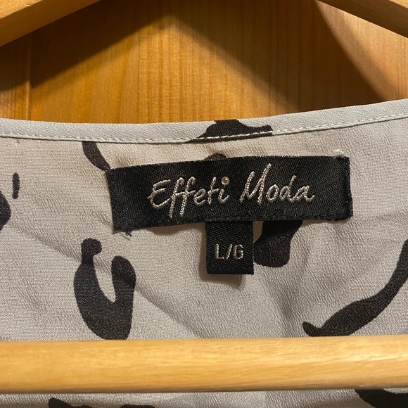 Sleeveless Animal Print Blouse with Slanted Zippper - Picture 2 of 3